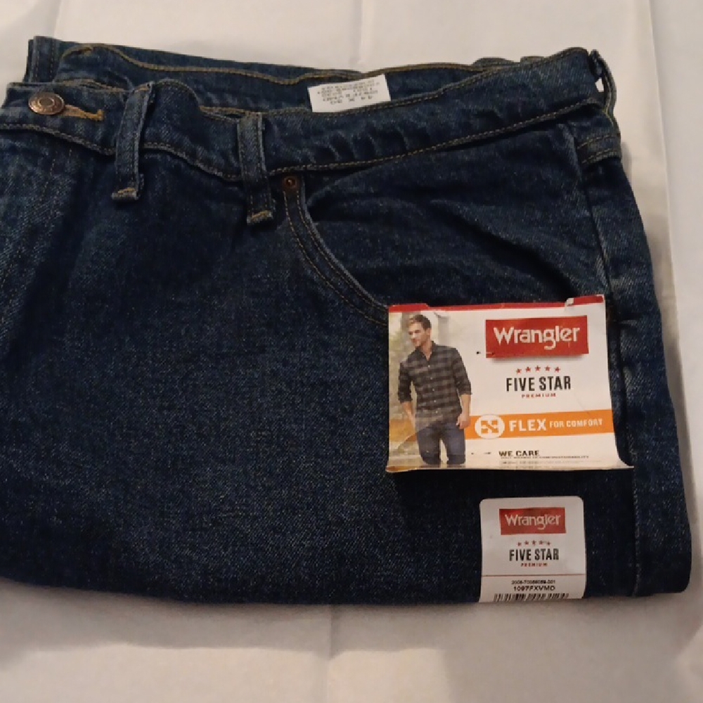 Wrangler Men's Dark Blue Relaxed Jeans